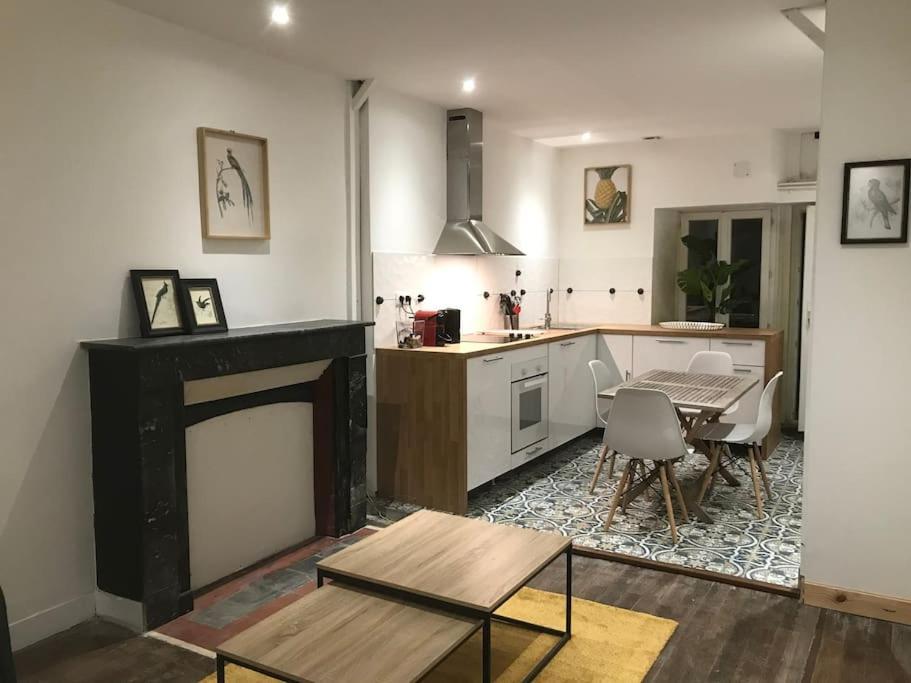 Appartement Cosy A Deux Pas De La Gare Laval  Exteriör bild