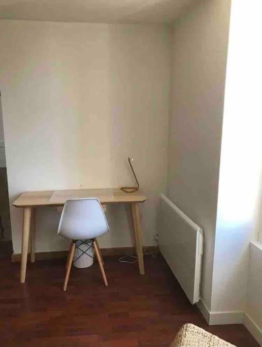 Appartement Cosy A Deux Pas De La Gare Laval  Exteriör bild