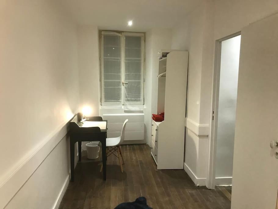 Appartement Cosy A Deux Pas De La Gare Laval  Exteriör bild