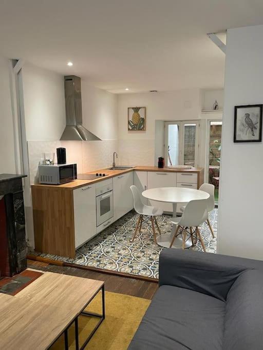 Appartement Cosy A Deux Pas De La Gare Laval  Exteriör bild